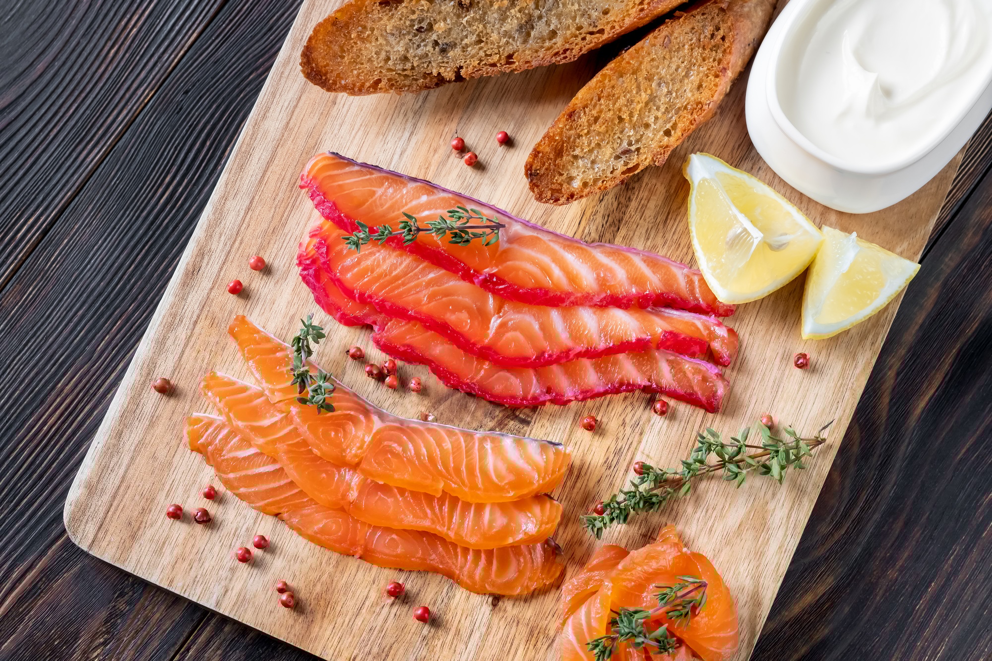 Salmon gravlax with sour cream